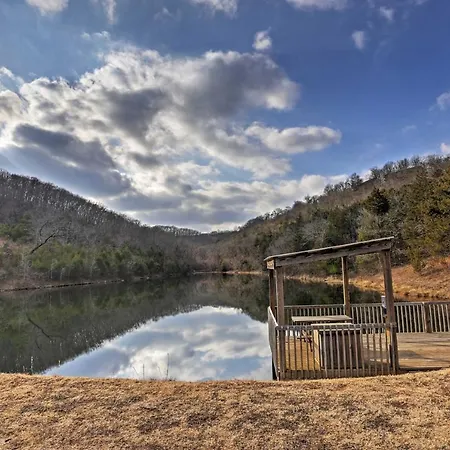 Reeds Spring Condo With Balcony And Pool Access!
